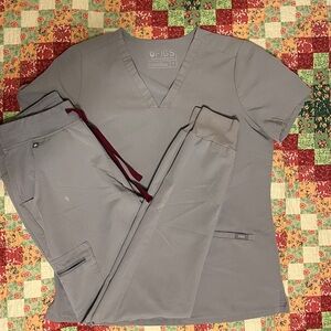 FIGS Women's Gray Scrub Set